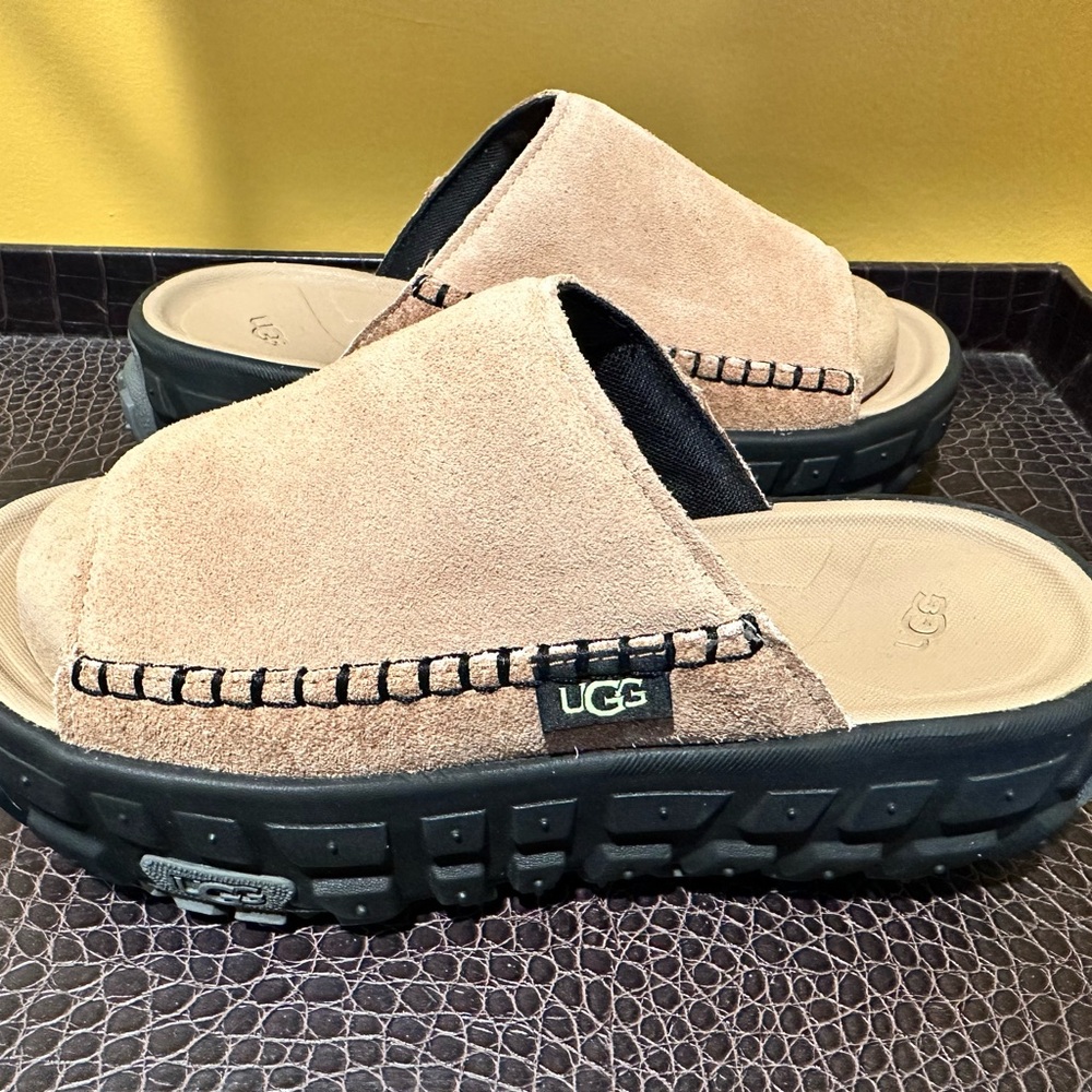 UGG VENTURE DAZE SLIDE SZ 8 NEW IN BOX COLOR SAND